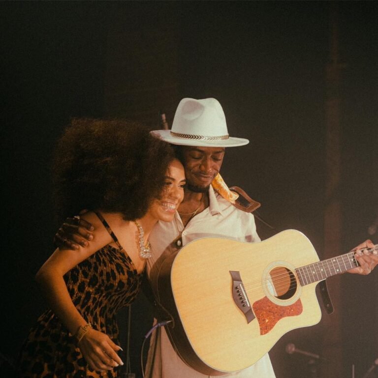 Imagem da dupla ÀVUÀ