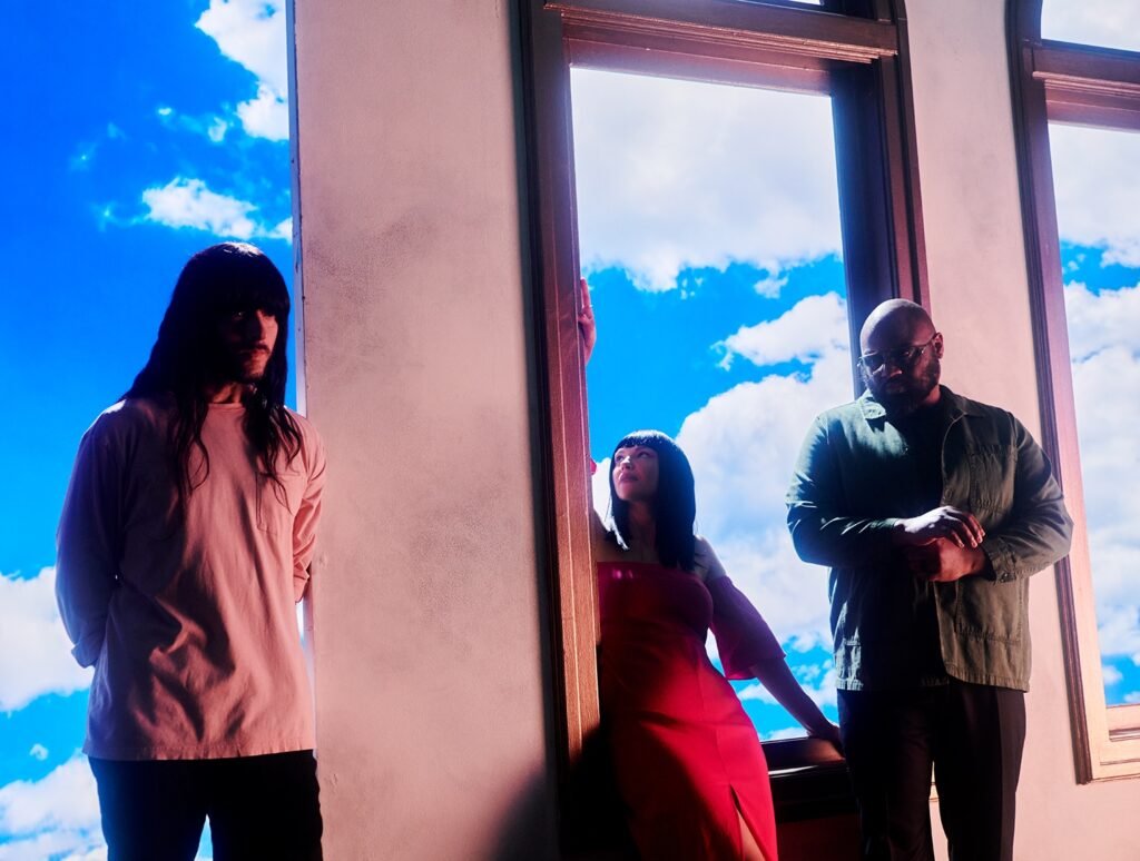 Imagem dos integrantes do Khruangbin