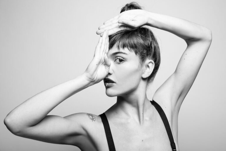 Imagem da cantora Camille Bertault