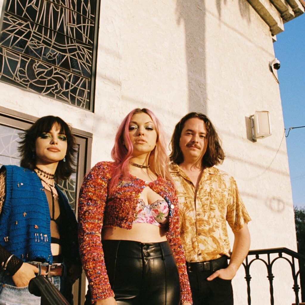 Imagem dos integrantes do Hey Violet