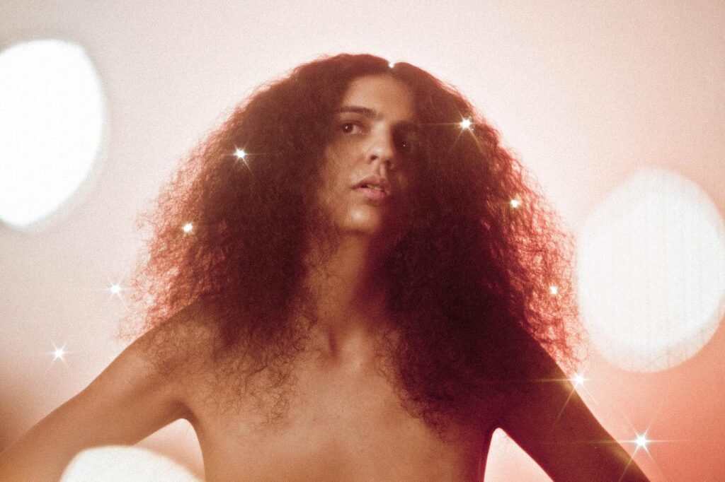 Imagem da musicista Luiza Brina