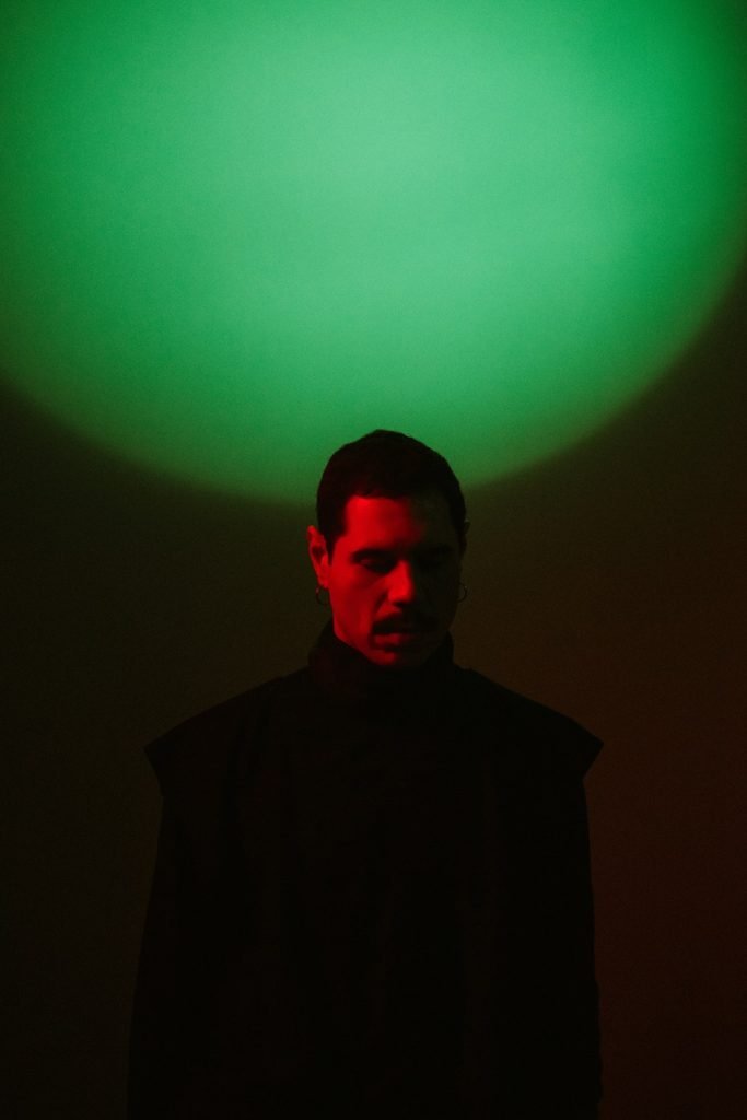 Imagem do músico e produtor André Lucio.