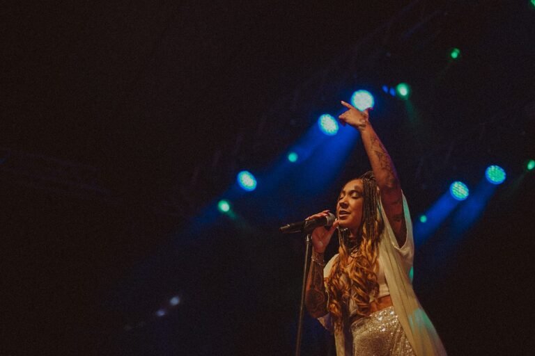 Imagem da cantora Mel Duarte