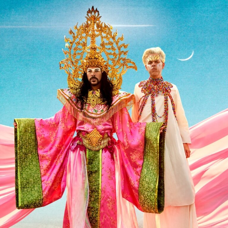 Imagem dos integrantes do Empire of the Sun