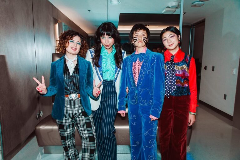 Imagem das integrantes do Lindas Lindas