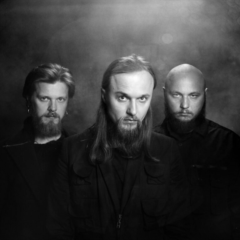 Imagem dos integrantes do Molchat Doma