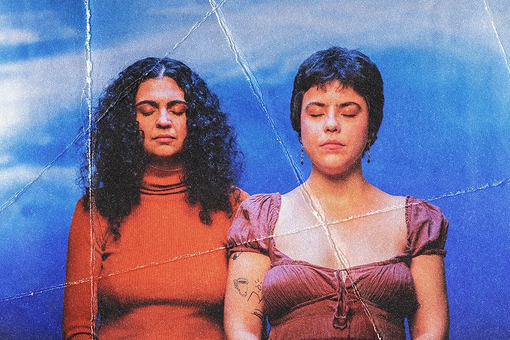 Imagem das cantoras Jade Faria e Luiza Brina