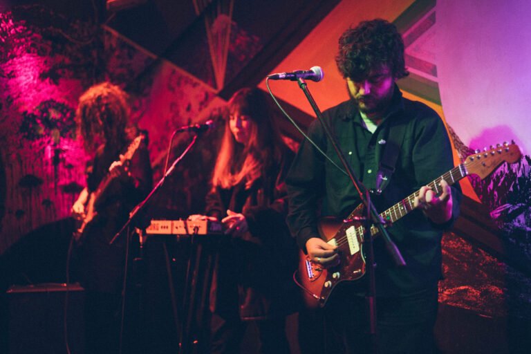 Imagem dos integrantes do Escondite