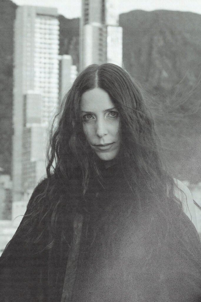 Imagem da cantora Chelsea Wolfe