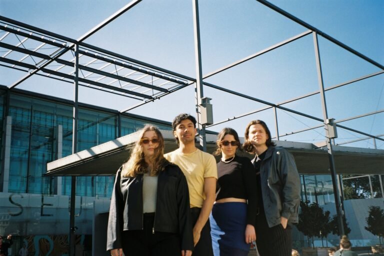 Imagem dos integrantes da banda Arbes.