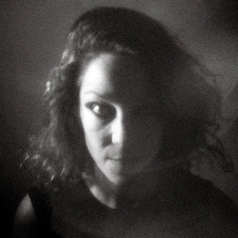 Imagem da cantora Karina Buhr