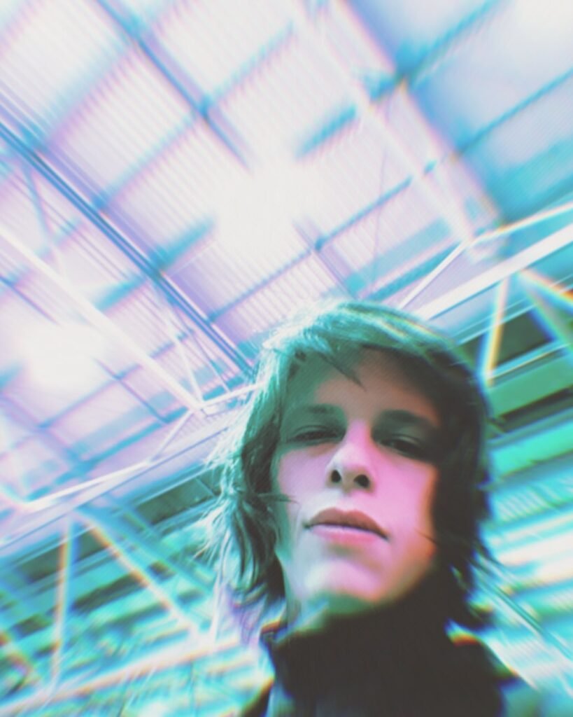 Imagem do cantor Edwardes Neto.