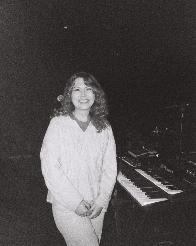 Imagem da cantora Merve Daşdemir.