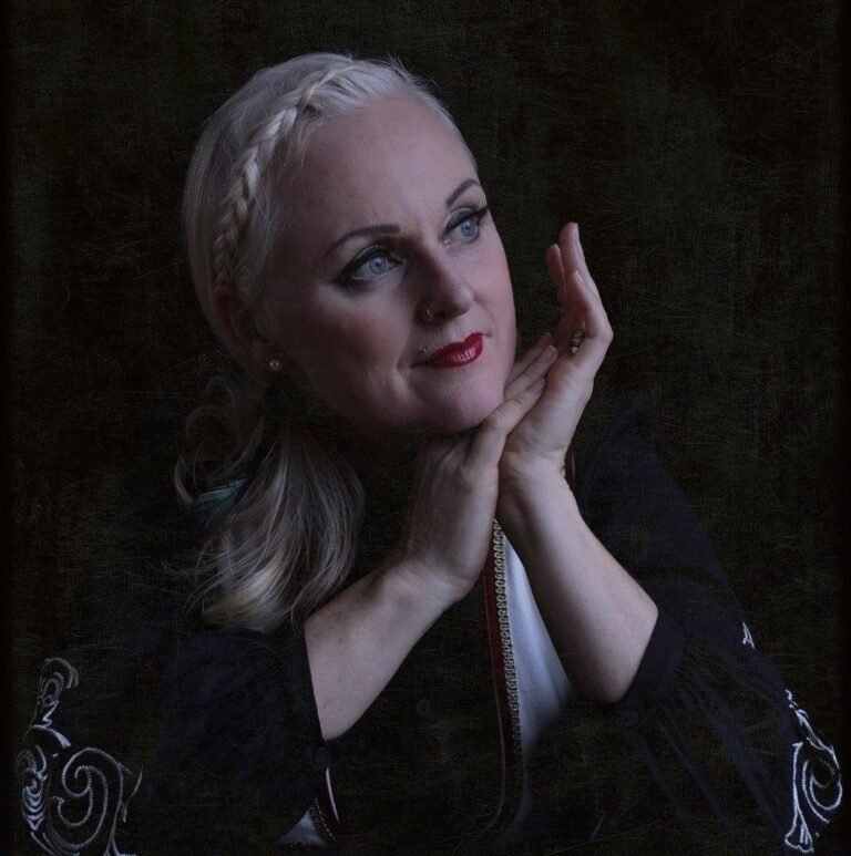 Imagem da cantora Liv Kristine