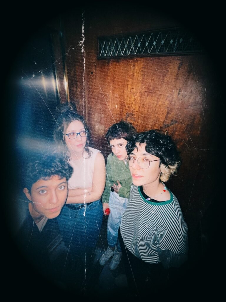 Imagem das integrantes da Crime Caqui