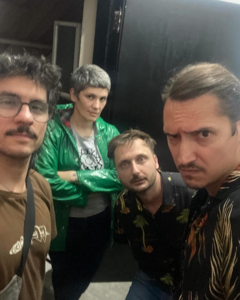 Imagem dos integrantes do Not an Ideal Boy