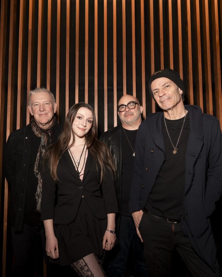 Imagem dos integrantes do Envy of None