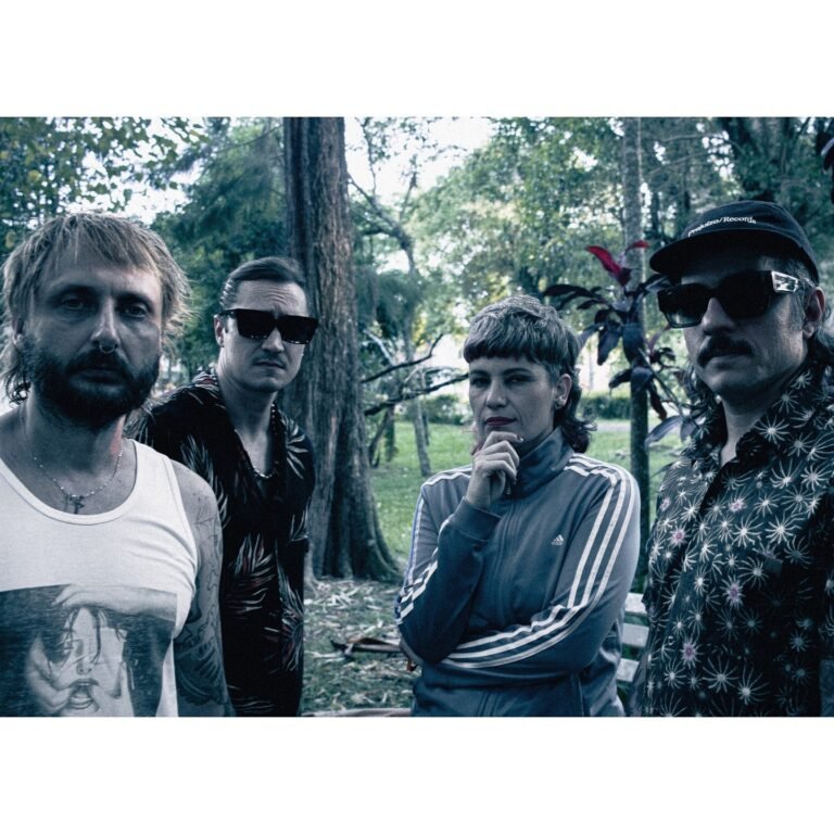 Imagem dos integrantes do Not An Ideal Boy