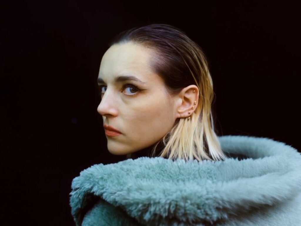 Imagem da cantora Jehnny Beth