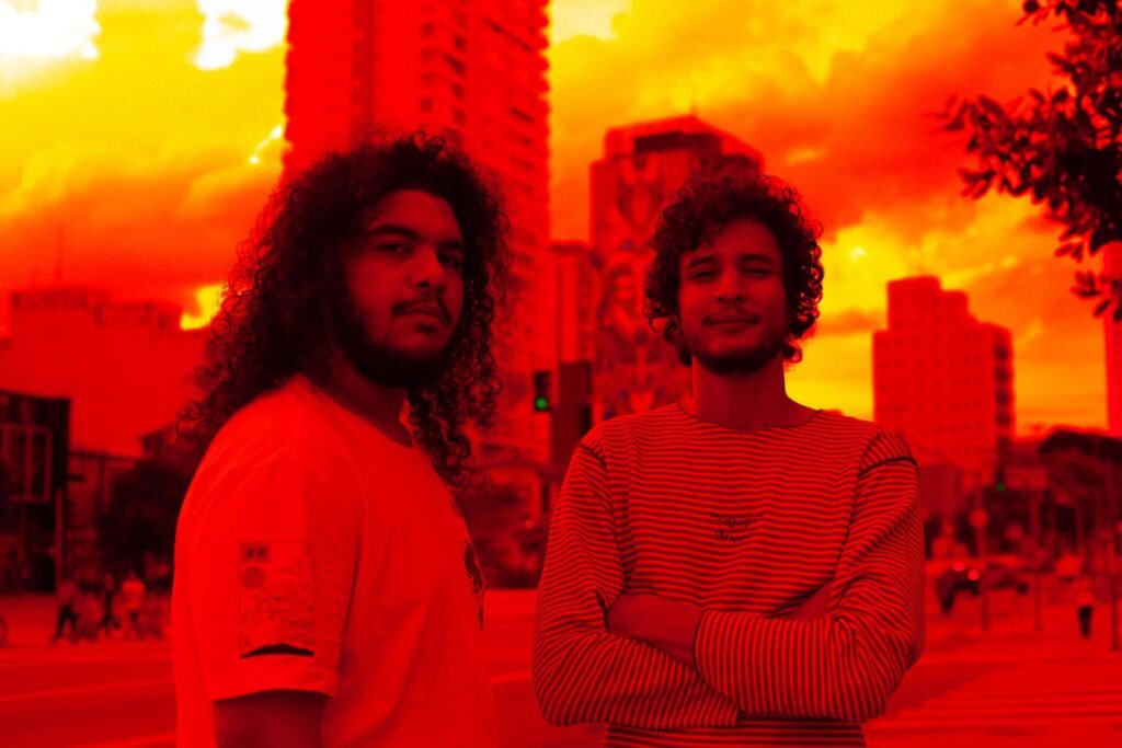 Imagem dos integrantes do Red Roof