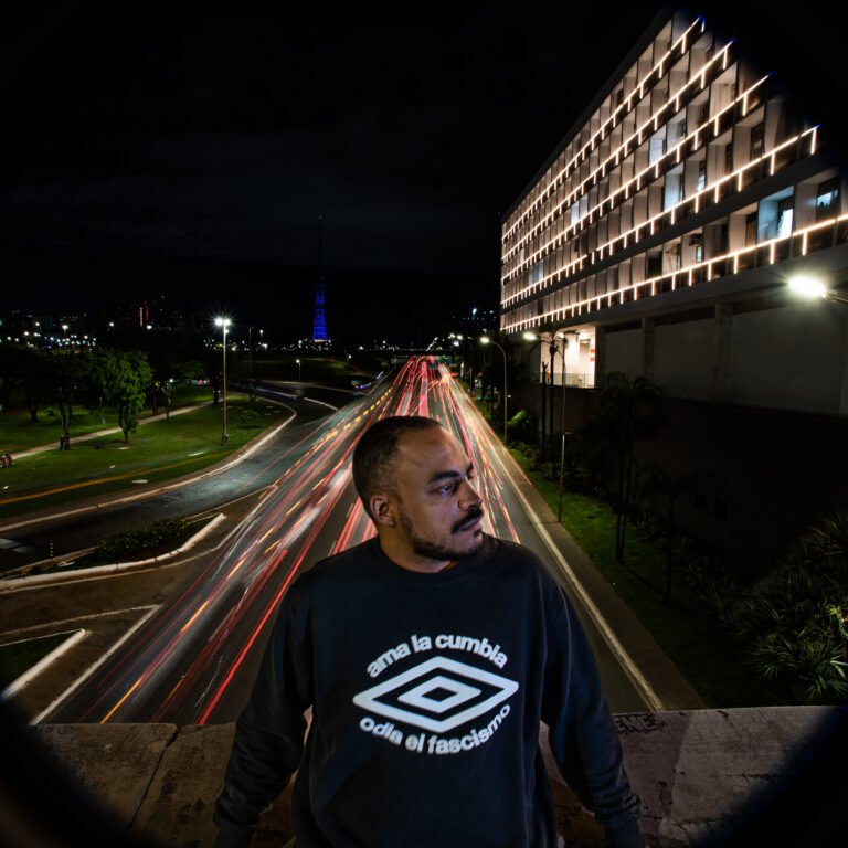 Imagem do vocalista Caiasso, do Kobracaio e Os Vida Cobra