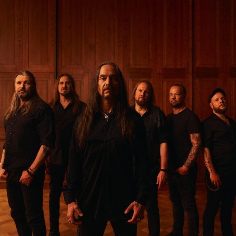 Imagem dos integrantes do Amorphis