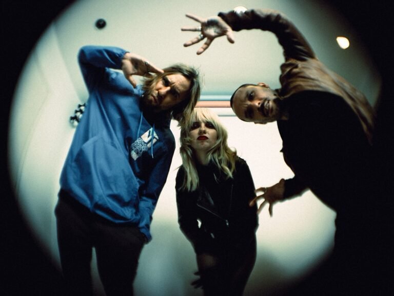 Imagem dos integrantes do Deb and The Mentals