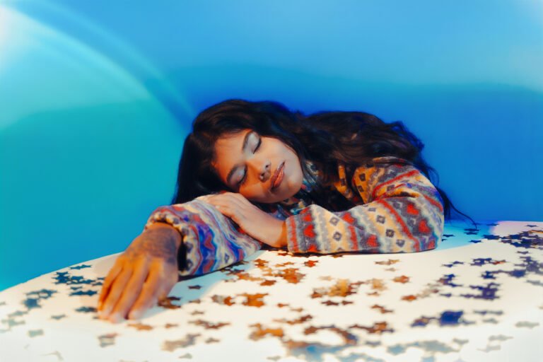 Imagem da cantora Corama