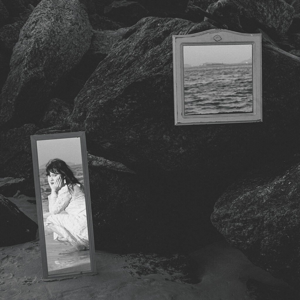 Imagem promocional do novo single da Feralkat