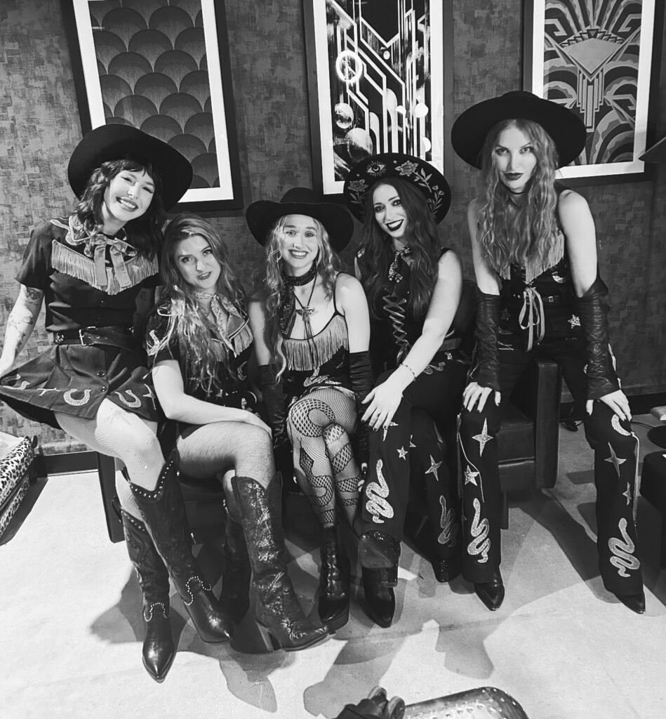 Imagem das integrantes da Midnight Cowgirls