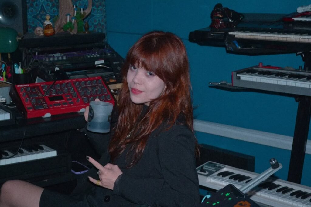 Imagem da cantora Lina Cosmic
